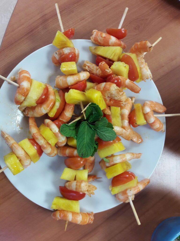 préparer repas fêtes végétarien brochette crevette ananas apéritif recette ronarch diététicienne